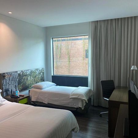 Hampton By Hilton Cali Hotel Exterior foto